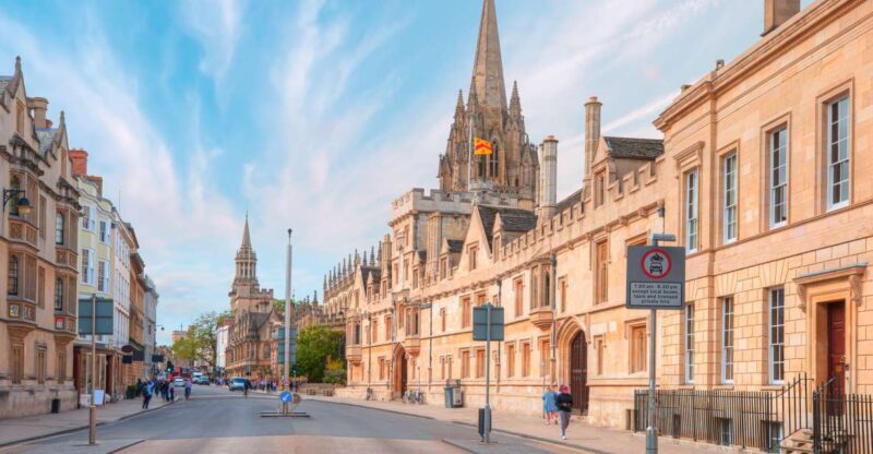 Oxford Top 10 City Highlights - Oxford Top 10 City Highlights: A Walk Through History and Charm