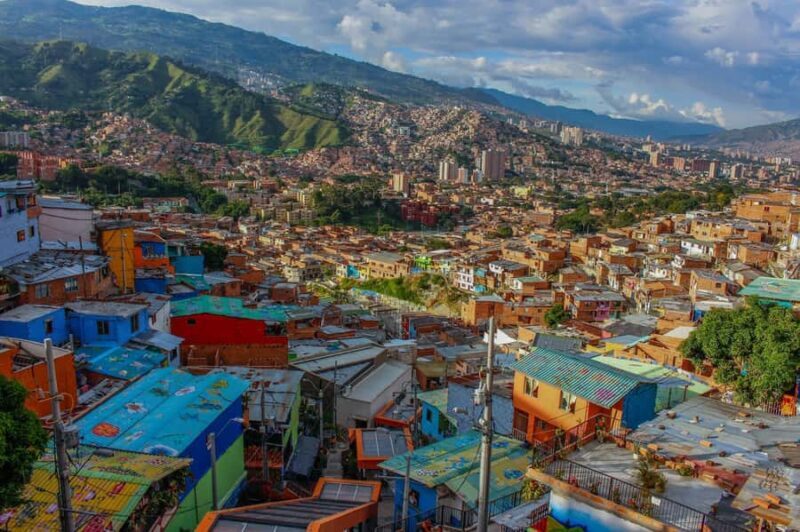 pablo, comuna 13 & cable car express tour - Key Points