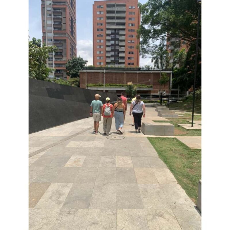 Pablo Escobar and Comuna 13 : A History of Contrasts - FAQ