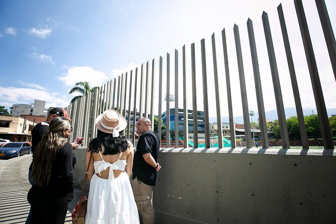 Pablo Escobar and Graffitour Commune 13 Resiliencia Paisa - Key Points