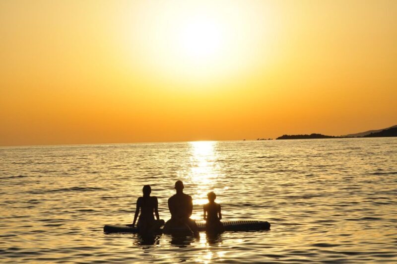 Paddle Board Rental: Glide on the Water with Ease - Paddle Board Rental: Glide on the Water with Ease