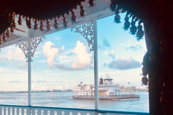 Paddlewheeler Creole Queen Historic Mississippi River Cruise - Key Points