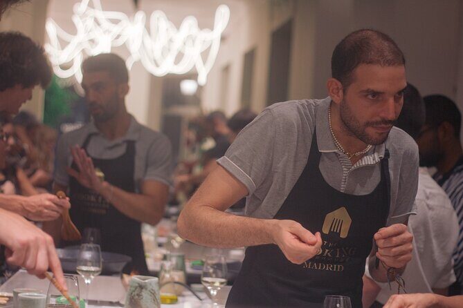Paella Cooking Class in Madrid with Bottomless Wine Pairing - Key Points