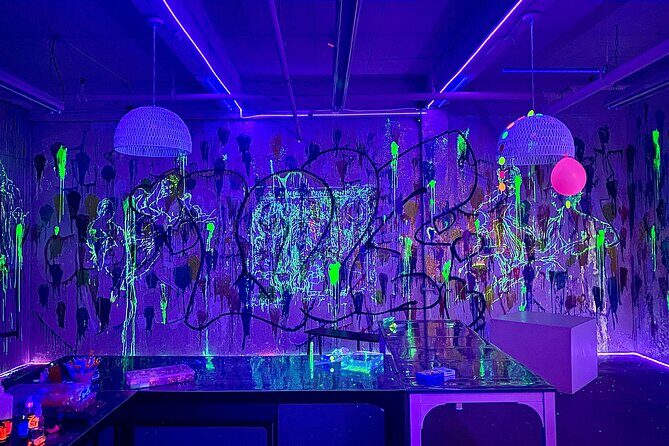Paint-In-Dark Drawing Class in New York - Who Would Love This Experience?