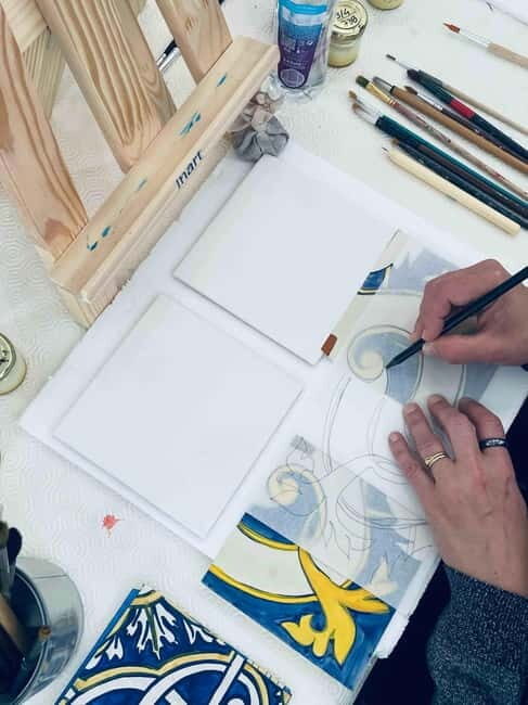 Paint Your Tile and Create Your Unique Piece in an Art Gallery in Lisbon - How the Experience Works