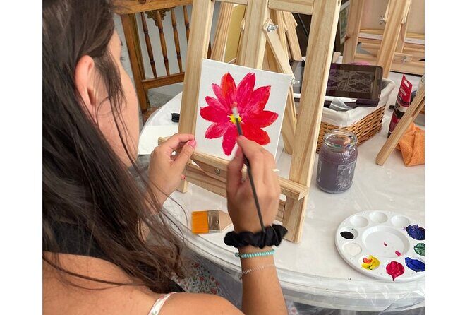 Painting class at an Art Gallery in Lisbon - An In-Depth Look at the Lisbon Painting Class Experience