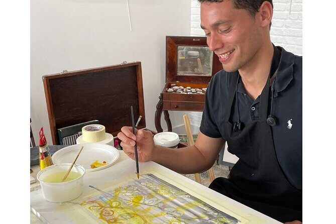 Painting class at an Art Gallery in Lisbon - Who Will Love This Experience?