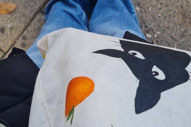 Painting on Tote Bags Workshop with Welcome Drink - Key Points