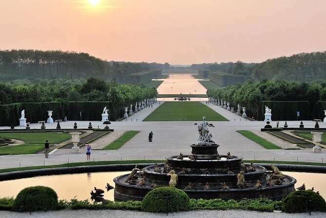 Palace of Versailles & Giverny Audio Guide Tour with Pickup and Drop Off - A Day of French Masterpieces: Versailles and Giverny in One Tour