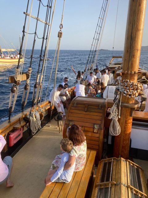 Palamós: Sunset Boat Tour with Glass of Cava - An In-Depth Look at the Experience