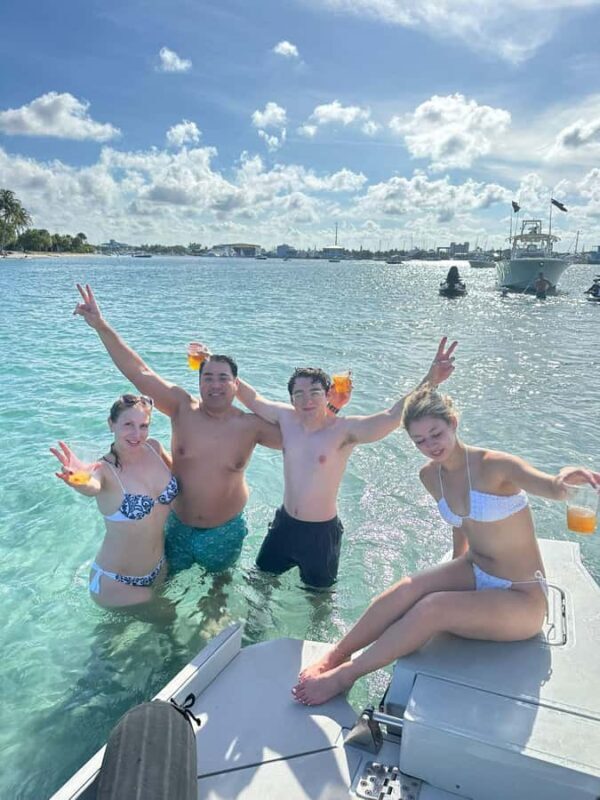Palm Beach Luxury Cruises - The Practical Details: Meeting Point & Parking