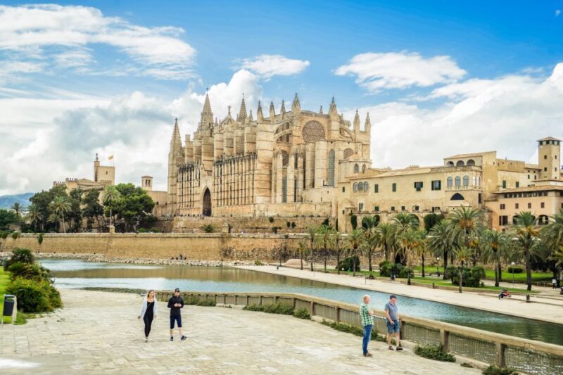Palma: Cathedral of Mallorca Skip-the-Line Entry Ticket - The Location and Accessibility
