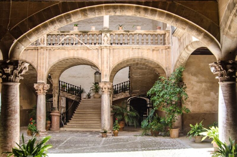 Palma: City, Cathedral and Valldemossa with pick up service - Key Points