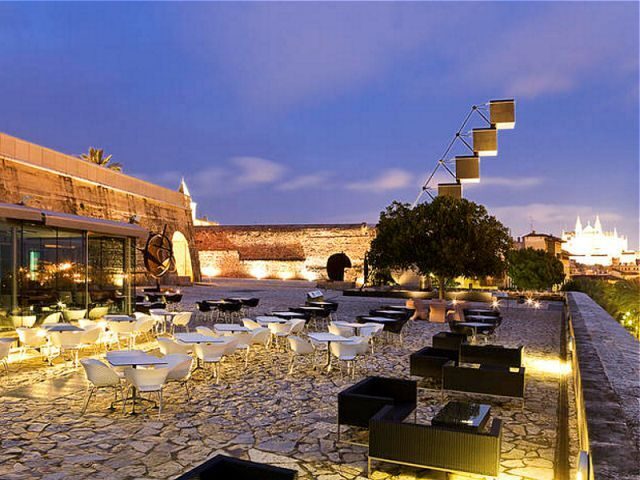 Palma de Mallorca: Old Town Atmospheric Evening Tour - Exploring Palma’s Old Town After Sunset