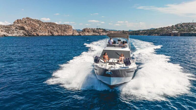 Palma: Private Flybridge Motorboat Tour - All Included - Key Points