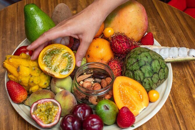 PALOQUEMAO MARKET FOOD TOUR. EXOTIC FRUIT. LOCAL SNACKS. /Min 2 pax - Why the Market Tour Excels