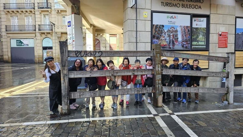 Pamplona: Walking Tour and Photo Session with Bulls - Key Points