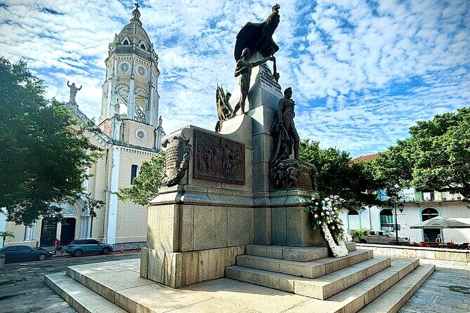 Panama Beyond (Secrets & Best City tour ever!) - Iconic Landmarks: Teatro Nacional and Metropolitan Cathedral