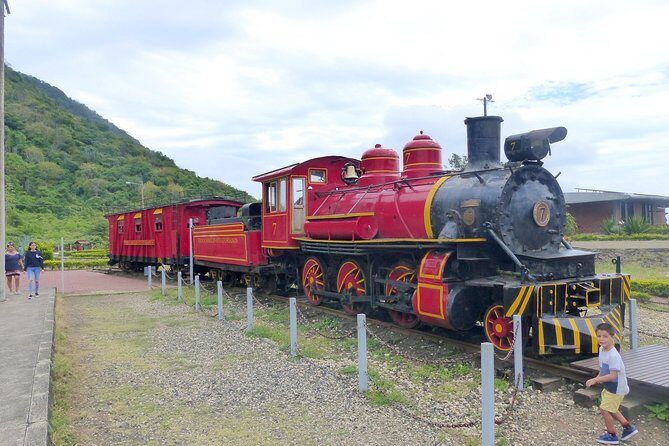 Panama Hat Maker, Artisan goods, Museum, Beachfront local Cuisine. SHORE TOUR - FAQ