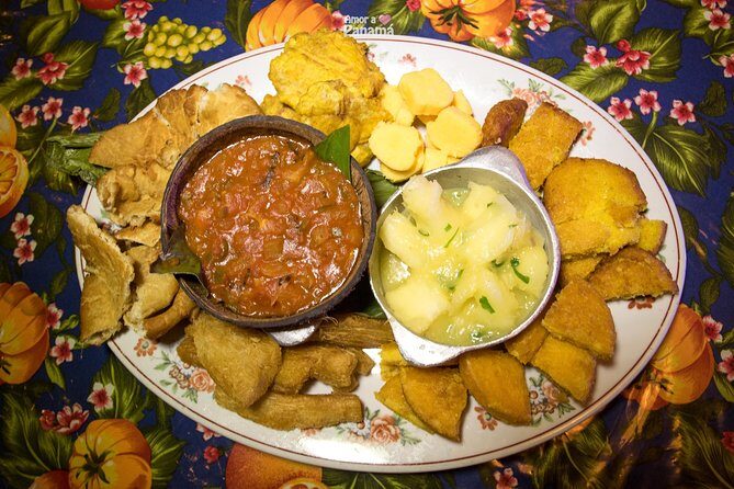 Panamanian Dinner and Folkloric Show Ticket with Pickup - Key Points