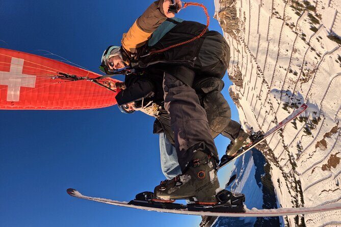 Panorama paragliding male - An Adventure in the Sky with Unmatched Views