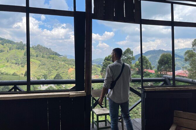 Panoramic horseback riding in the mountains - Location and Accessibility