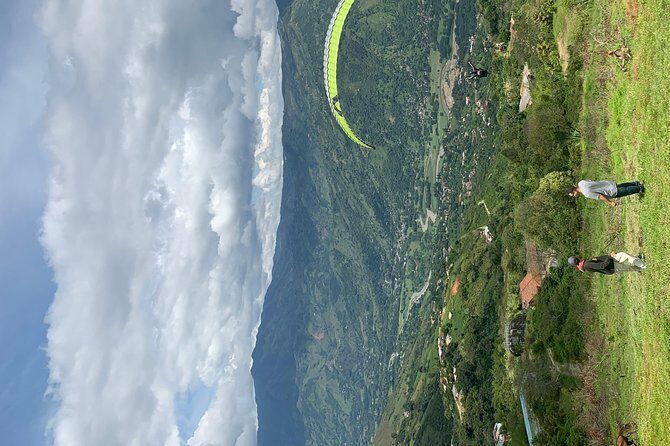 Paraglading tour - A Detailed Look at the Paragliding Experience in Medellín