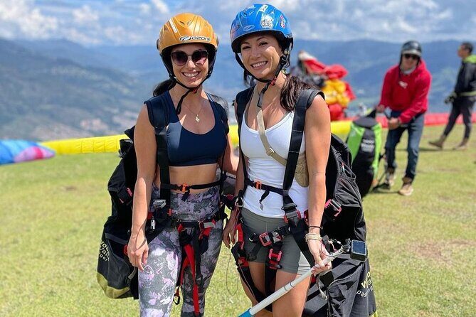 Paragliding Adventure with Transportation and Gopro Videos HD - Key Points