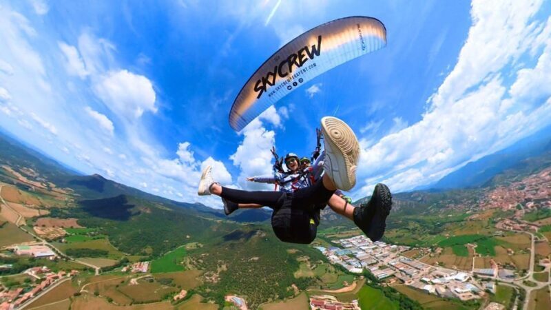 Paragliding: Experience the magic of flying near Barcelona. Report included - Key Points