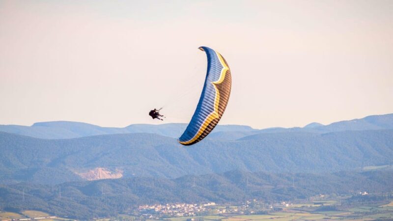 Paragliding: Experience the magic of flying near Barcelona. Report included - The Experience for First-Timers and Adventure Seekers