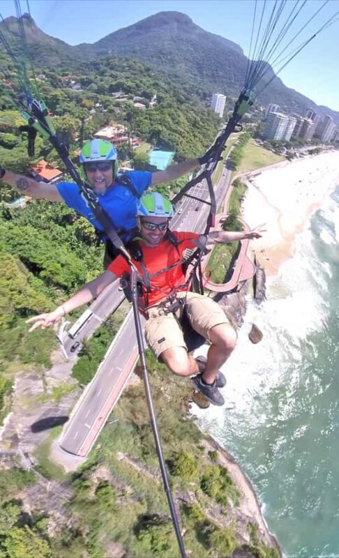 PARAGLIDING FLIGHT IN SÃO CONRADO - RIO DE JANEIRO - Landing and Celebration
