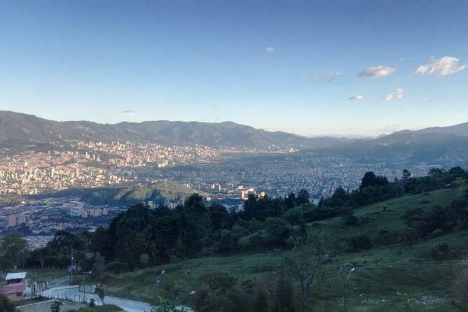 Paragliding Medellin - What Makes This Paragliding Tour Stand Out?