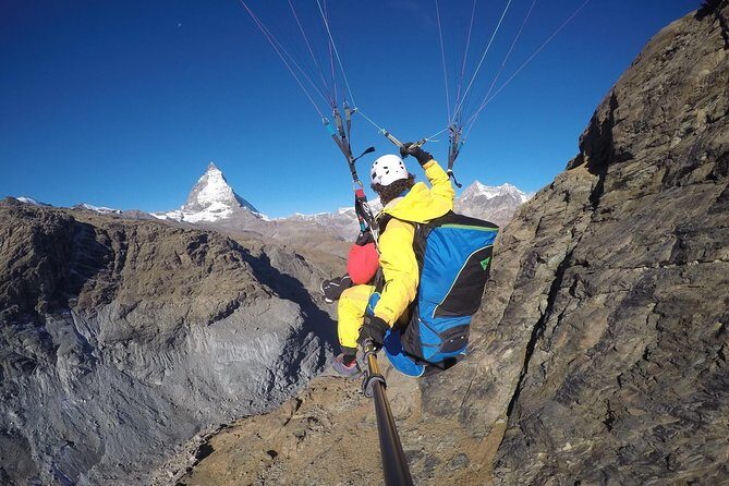 Paragliding mountain flight - A soaring experience in Zermatt: paragliding mountain flight