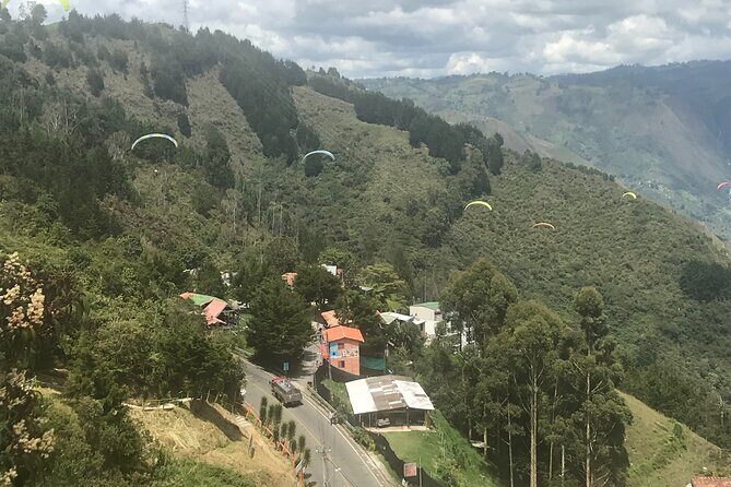 Paragliding over Medellin transport included - Key Points