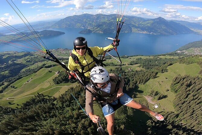 Paragliding Tandem in Switzerland - An In-Depth Look at the Swiss Paragliding Experience