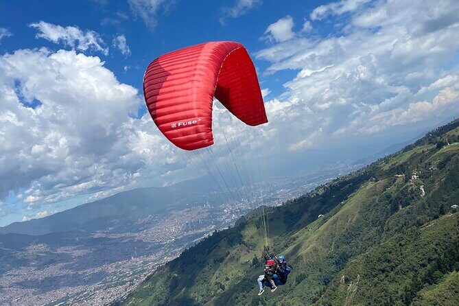 Parapente Paragliding in Medellín BlueSky. - Why Travelers Love BlueSky