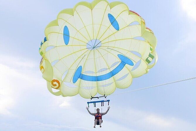 Parasailing Flight Experience with Transportation from Cancun - FAQ