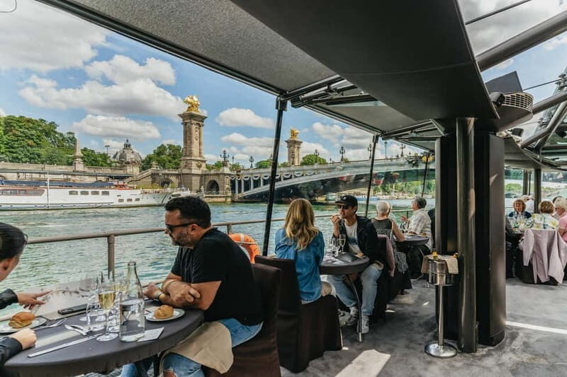 Paris: 2-Hour River Seine Lunch Cruise with 3-course-menu - The Boarding Process and Atmosphere