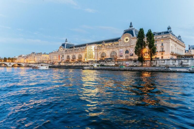 Paris: 3-Course-Dinner Cruise on the Seine with live music - Key Points