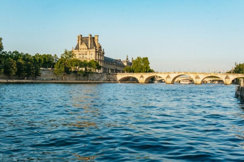 Paris : 3-Course Gourmet Dinner Cruise on Seine River - Key Points