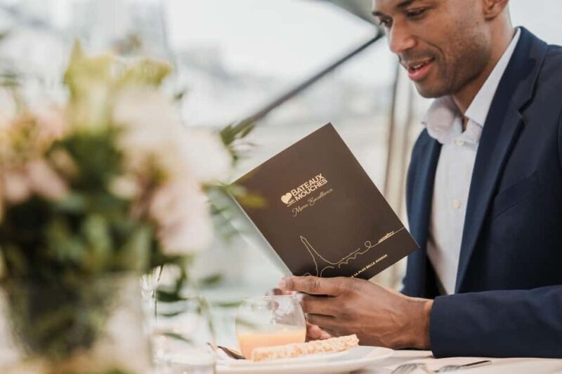 Paris: 4-Course Dinner Cruise on Seine River with Live Music - An In-Depth Look at the Experience