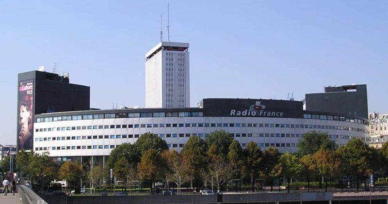 Paris: Beaugrenelle Modern Architecture Walking Tour - Exploring the Beaugrenelle District: Modern Architecture and Historic Views