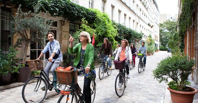 Paris: Bike Food Tour with Local Sunday Market visit - The Guides and Group Size
