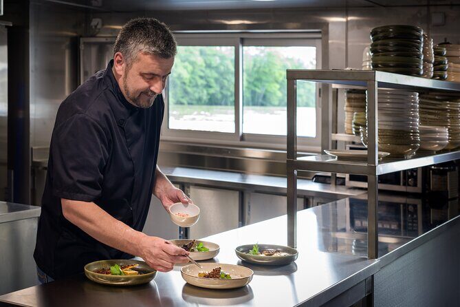 Paris Capitaine Fracasse 3 Course Seine River Dinner Cruise - FAQs