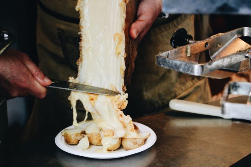 Paris Christmas Food Tour with Local Guide & Seasonal Treats - Who Should Consider This Tour?