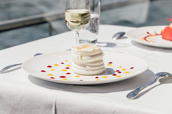 Paris Christmas Lunch Cruise by Bateaux Mouches - Who Will Enjoy This Experience?