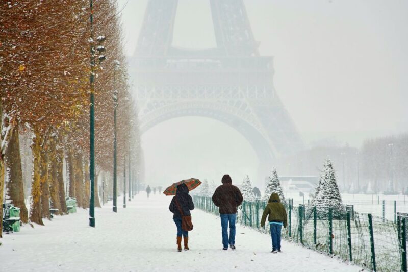 Paris: Christmas & New Year Lunch or Dinner Cruise - The Experience in Detail