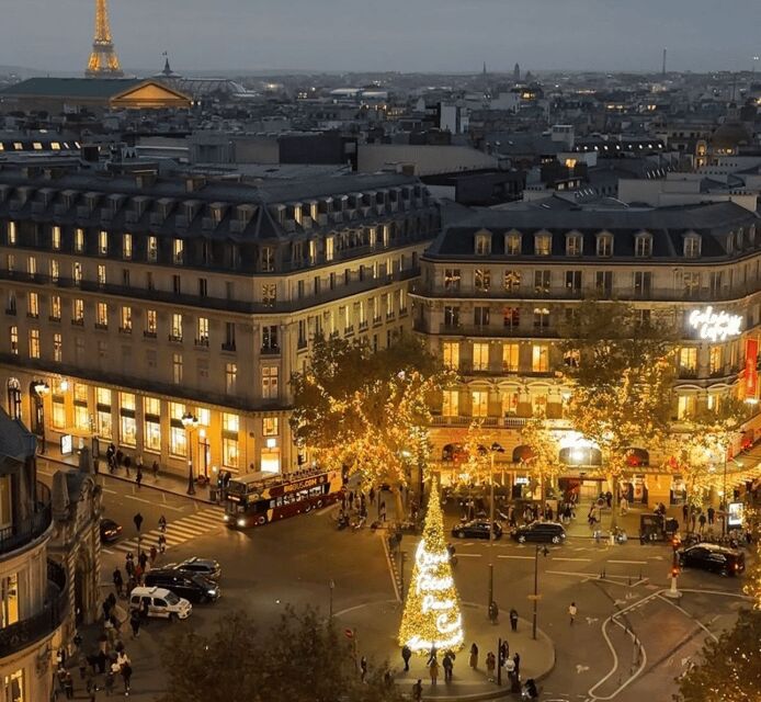 Paris: Christmas tours in 2CV - The Charm of a Vintage 2CV in Paris