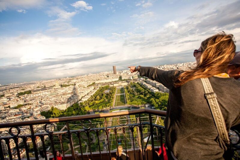 Paris: City Tour by Bus with Eiffel Tower & Optional Summit - Detailed Review of the Paris Night Tour by Bus and Eiffel Tower