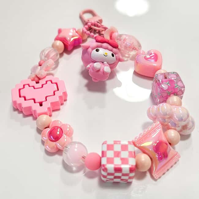 Paris: Create your phone strap, bag or keychain - Discover Your Creative Side in Paris: Make Your Own Phone Strap, Bag, or Keychain